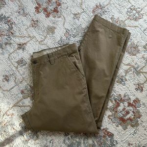 Columbia Men’s 38x32 Flex ROC pants beige/khaki straight leg. Like new condition